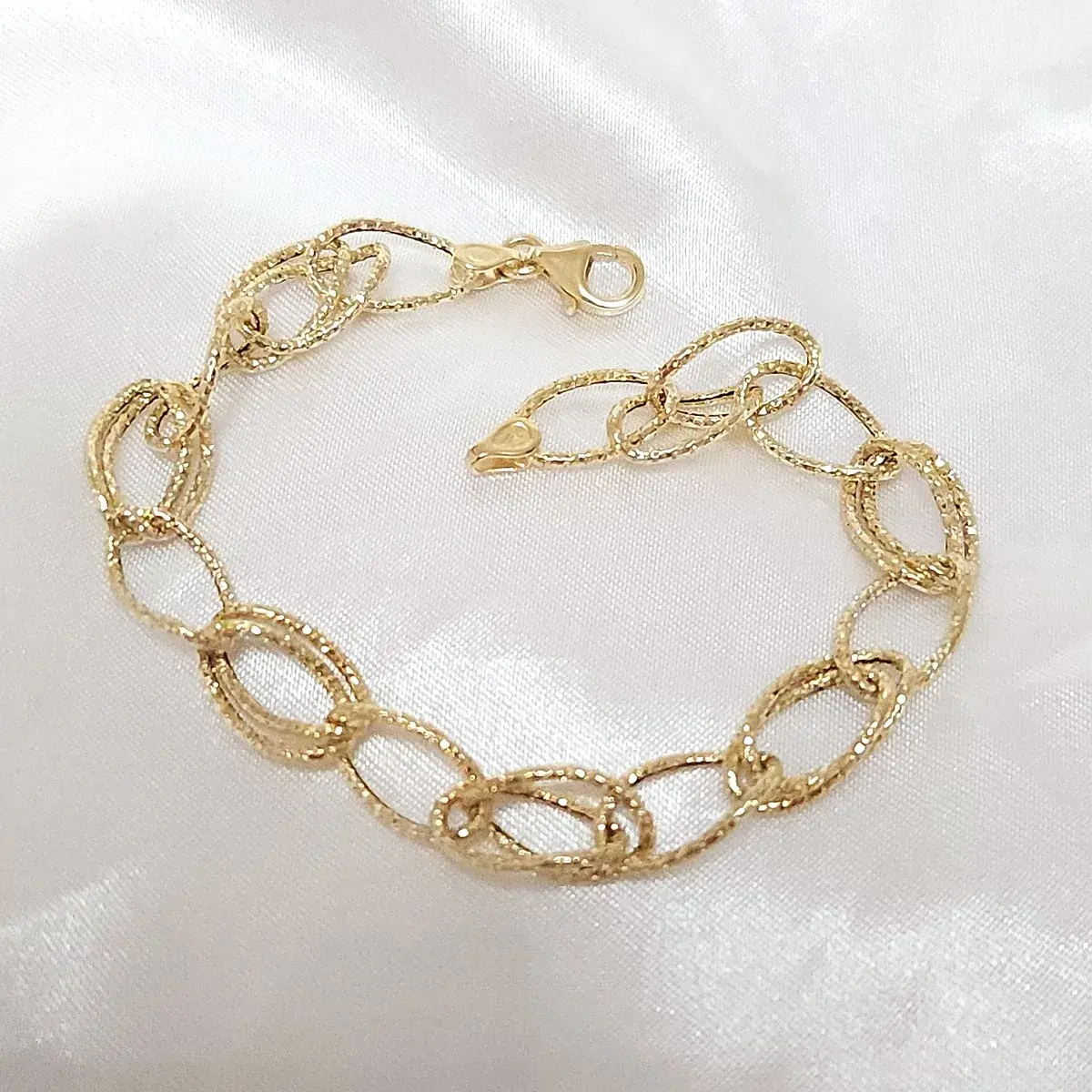 Diamond-Cut Oval Link Bracelet