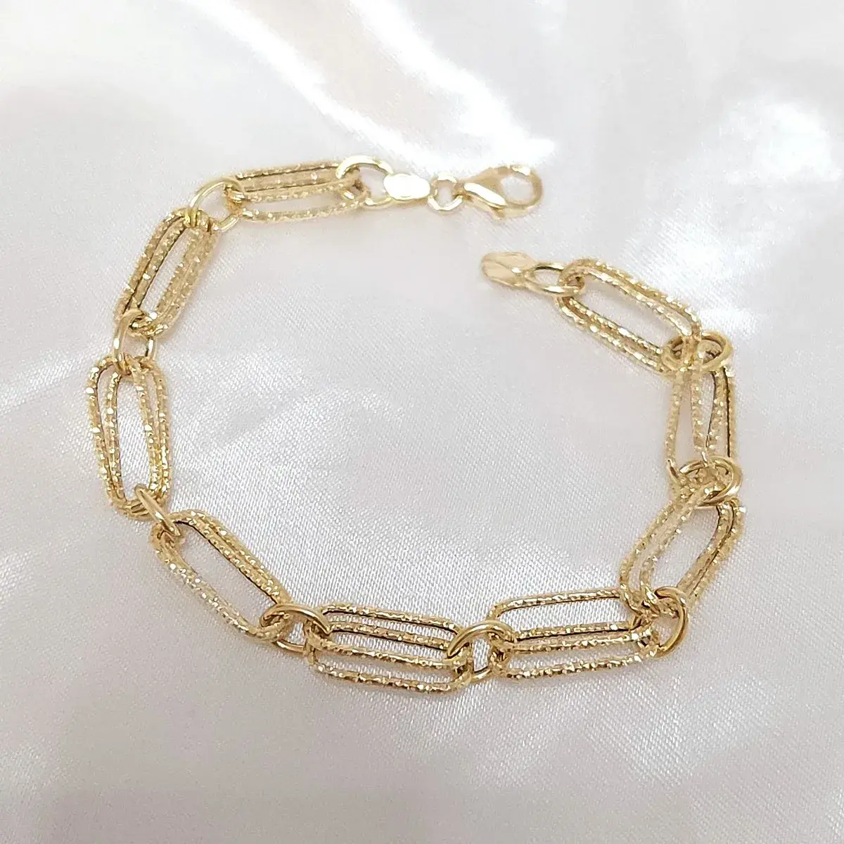 Diamond-Cut Paperclip Bracelet