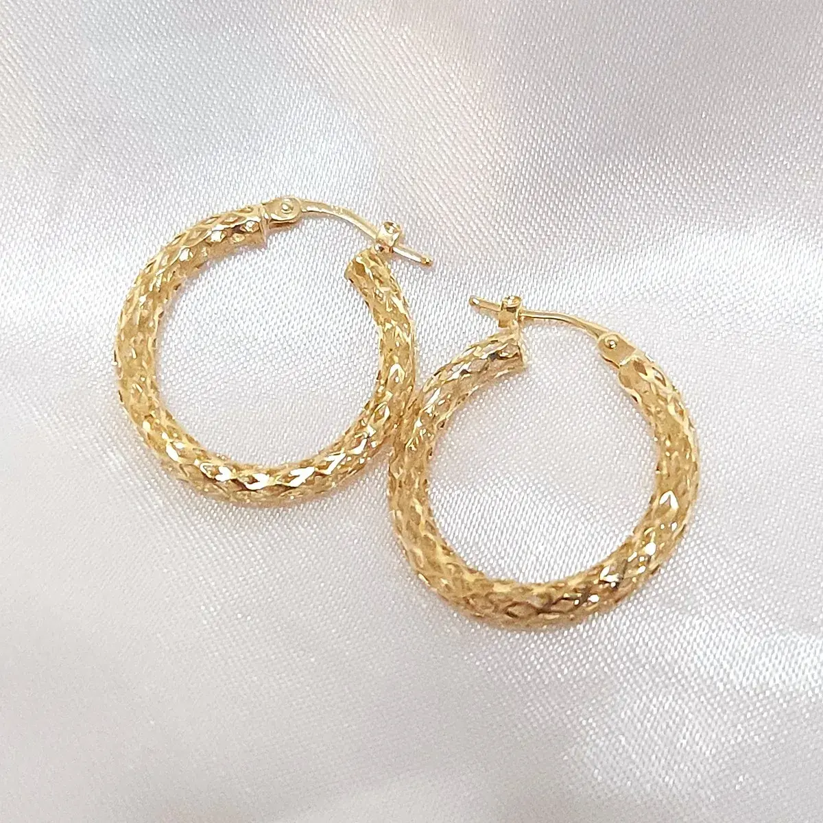 Diamond-Cut Puffed Hoop Earrings